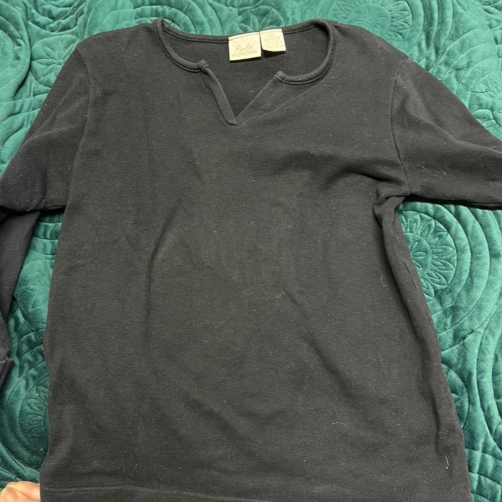 3/4 sleeve black top